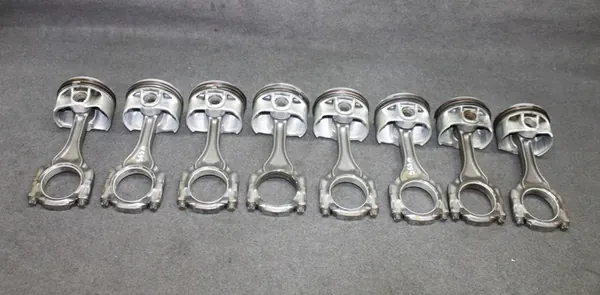 BMW X5M E70 X6M E71 5.0i S63B44A Kolvstänger 7598207 image 2