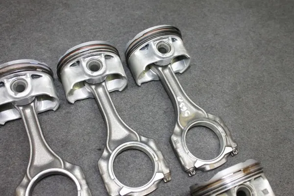 BMW X5M E70 X6M E71 5.0i S63B44A Kolvstänger 7598207 image 3