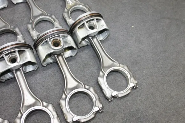 BMW X5M E70 X6M E71 5.0i S63B44A Kolvstänger 7598207 image 5