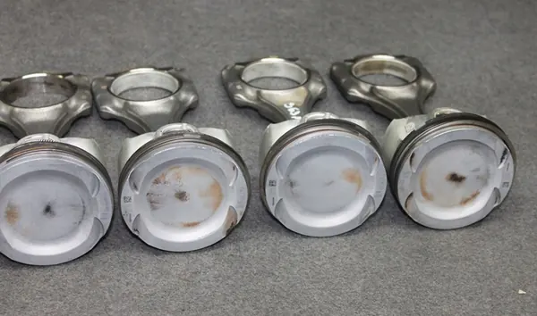 BMW X5M E70 X6M E71 5.0i S63B44A Kolvstänger 7598207 image 8