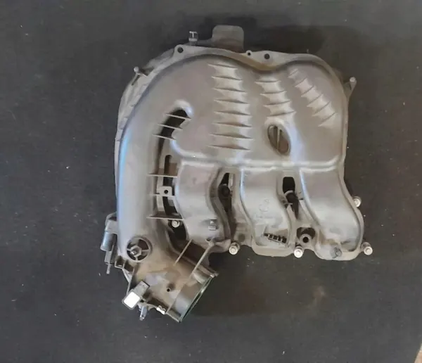 Colector de admisión OEM 05184693AE Jeep Cherokee 3.2L image 3