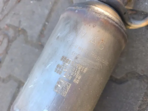 Pakoputken läppä OEM 3q0131701b VW Passat B8:lle image 4