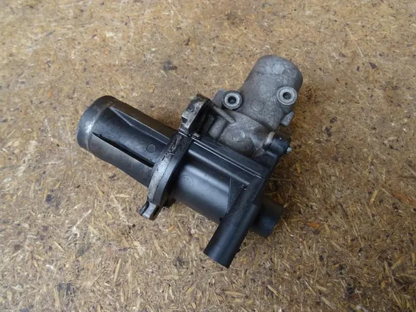 EGR-venttiili AUDI A4 B7 2.0 TDI 038131501AD image 2