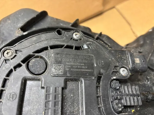 Mercedes C-Klasse W205 AdBlue-tank OEM A2054705702 image 4