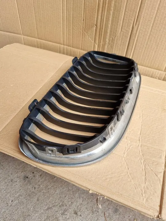 Left Grill Insert BMW 3 E90/E91 08-12 image 2