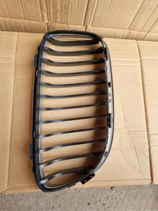 Left Grill Insert BMW 3 E90/E91 08-12 image 3