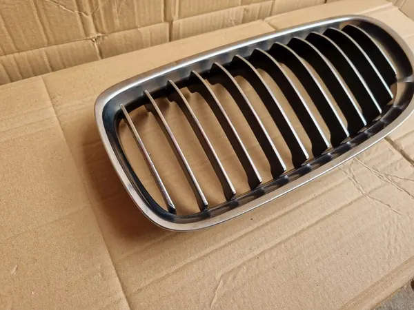 Left Grill Insert BMW 3 E90/E91 08-12 image 5