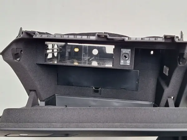 Passagerarhandskfack Audi Q3 OEM 83B857035 image 3