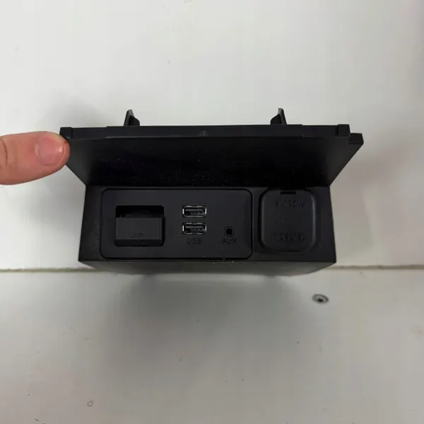 Mazda 6 III USB/Aux-portti OEM JPF-GML8644A1 image 3