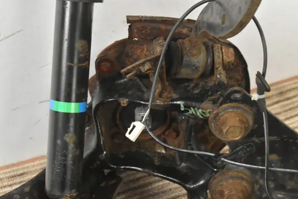 Snodo ammortizzatore posteriore sinistro Toyota Avensis T27 T29 90105-12350 image 4