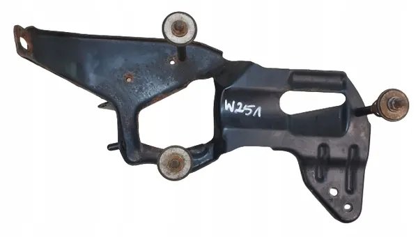 Mercedes R W251 kompressorikiinnike OEM A2513210040 image 2