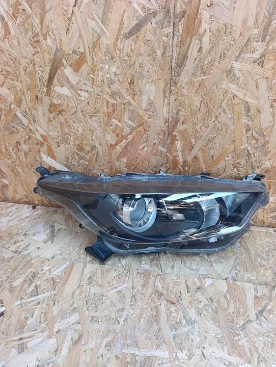 Phare Droit Toyota Yaris IV 2021-2025 OEM NJBH56JHGJ image 1