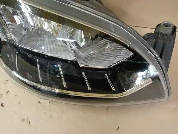 Oikea Ajovalo Skoda Citigo 1S Lift 16- OEM 1ST941006 image 3