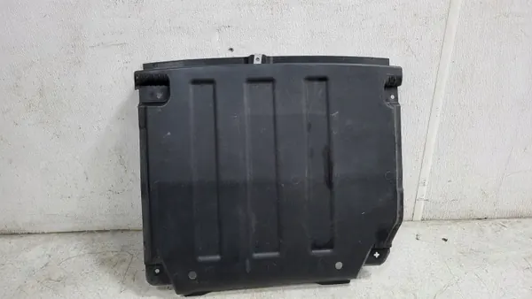 Mercedes Classe C W206 Tampa motor inferior OEM A2066901203 image 2