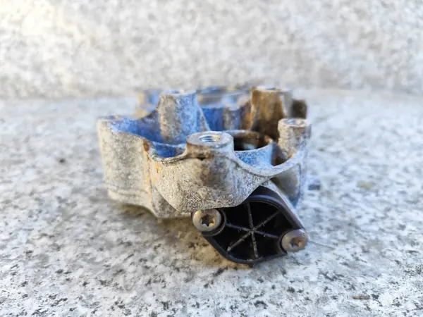 Öljynjäähdyttimen kiinnike OEM A6511801210 Infinitille image 3