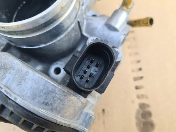 Corpo de borboleta Audi A3 8L 1.8 20V VW Golf IV OEM 06A133066G image 2
