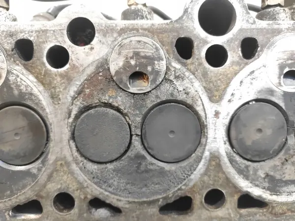 Culata OEM 068103373T para VW Golf II 1.6D image 9