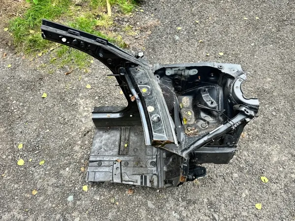 Nostopilari A vasen neljännes BMW OE CPS F30 F31 LCI image 3