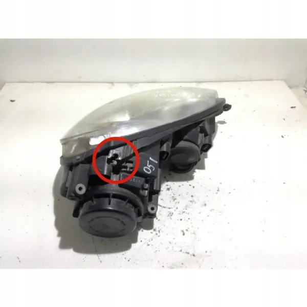 Phare gauche VW Golf V 2005 OEM 1K6941029P image 4