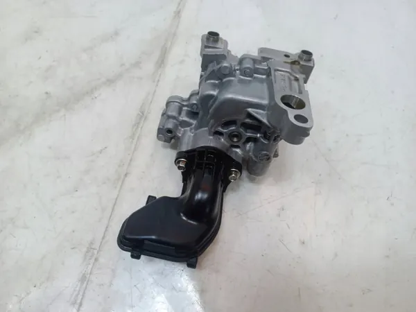 Bomba de aceite Mazda OE PY8W14100 - Usada image 5