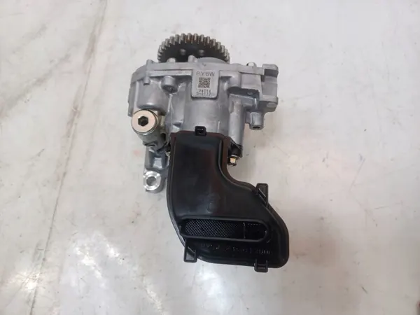 Bomba de aceite Mazda OE PY8W14100 - Usada image 6