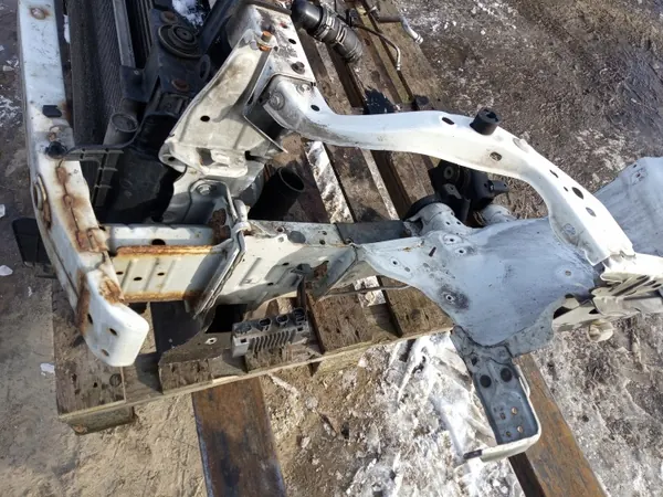 OEM verso 13-15 lift framkylarbalk - Begagnad image 4