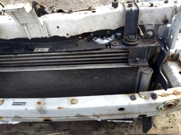 OEM verso 13-15 lift framkylarbalk - Begagnad image 5