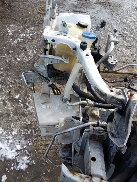 OEM verso 13-15 lift framkylarbalk - Begagnad image 7