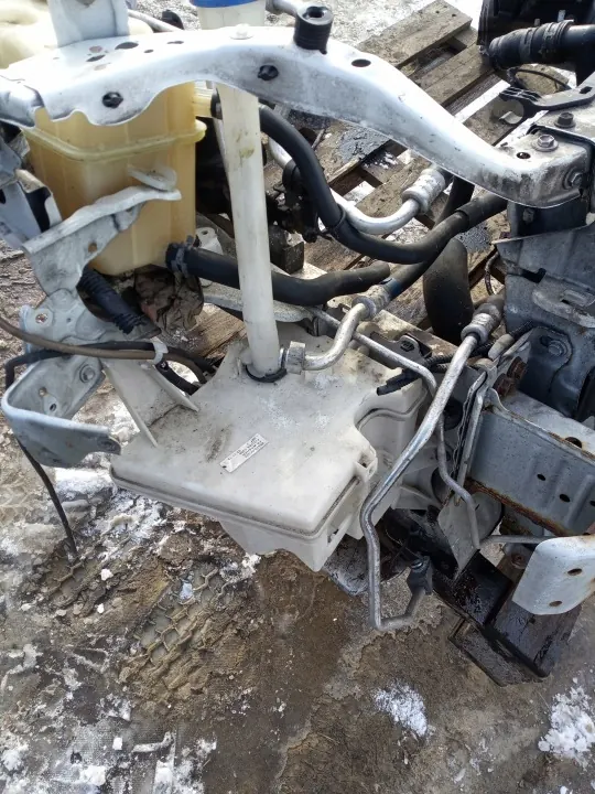 OEM verso 13-15 lift framkylarbalk - Begagnad image 8