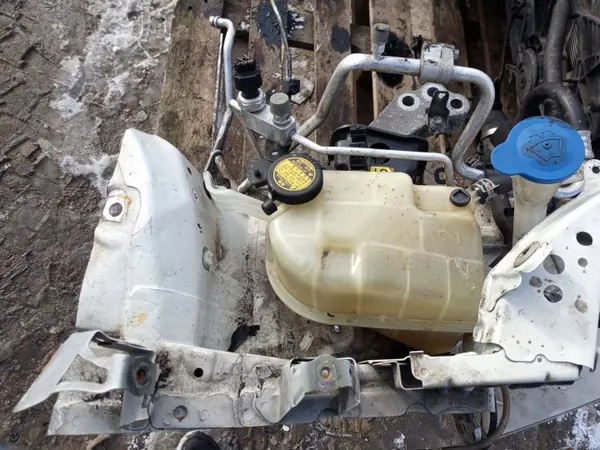 OEM verso 13-15 lift framkylarbalk - Begagnad image 9