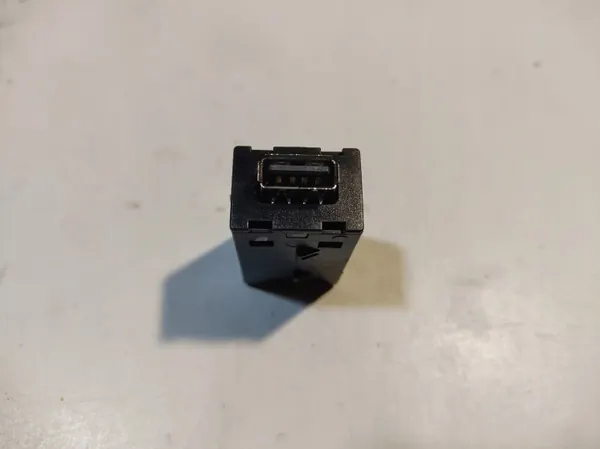Module Port USB MG ZS OEM 11060959 - Occasion image 3