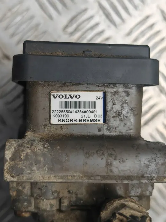 Modulateur EBS essieu avant OEM 22225550 d'occasion image 6