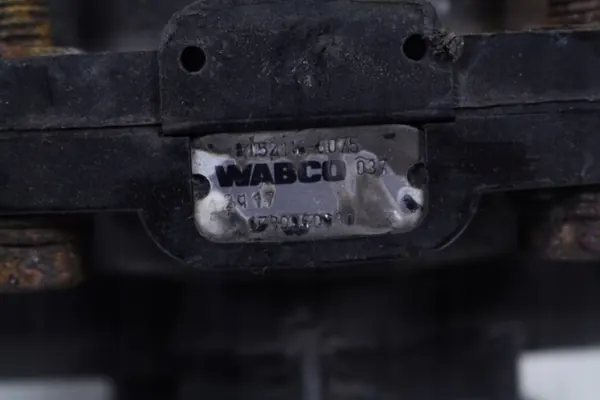 Pneumatikventil Verteiler OEM 81521166075 MAN TGX image 3