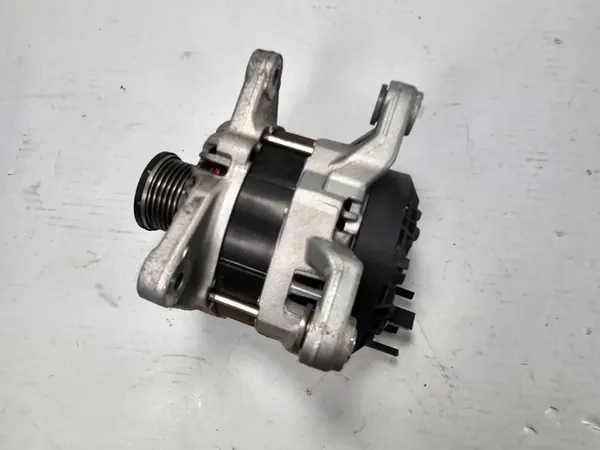 Renault Captur 1.3 Tce Alternator 231009933R image 2