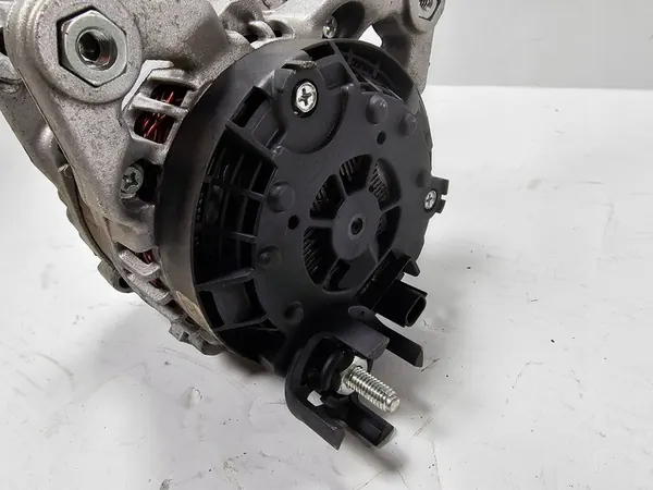 Renault Captur 1.3 Tce Alternator 231009933R image 3