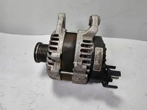 Renault Captur 1.3 Tce Alternator 231009933R image 4