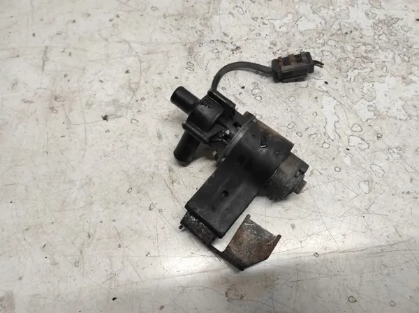 Pompe à eau Mercedes OEM 1248301714 pour E W124 4MATIC image 3