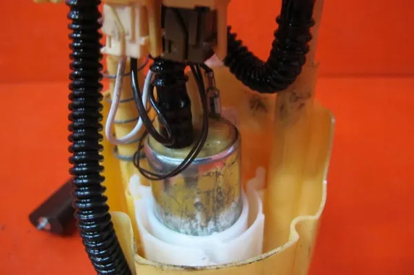 BOMBA DE COMBUSTÍVEL RENAULT CLIO IV 1.5 DCI 172027215R image 4