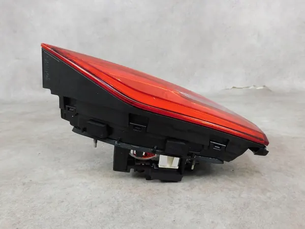 Luz trasera LED derecha Audi A3 8V Sedan 8V5945094H image 4