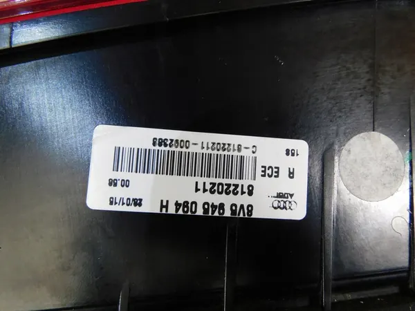 Luz trasera LED derecha Audi A3 8V Sedan 8V5945094H image 8