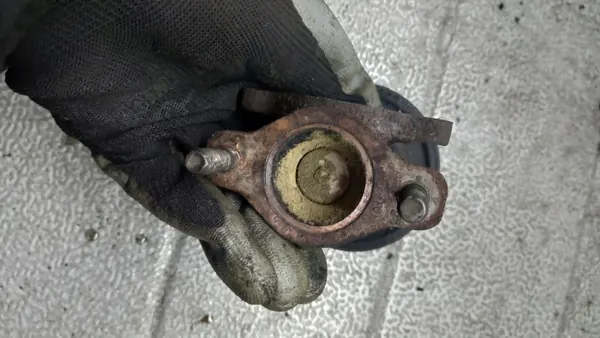 Válvula EGR usada para Kia Carnival 2.9TDI - Kia OE image 4