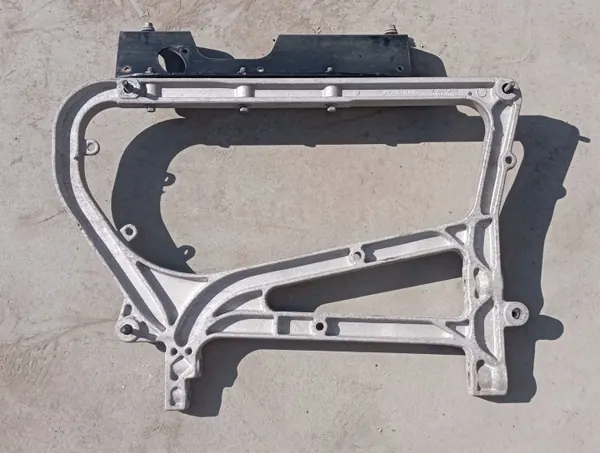 Suporte de escape Volvo OEM 21887348 - Usado image 2