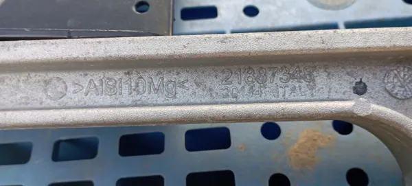 Suporte de escape Volvo OEM 21887348 - Usado image 3
