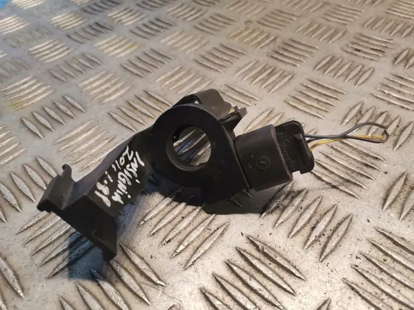 Opel Insignia A Pyrotekniinen puristin OEM 13502261 image 3