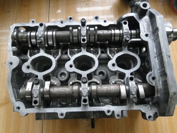 Árbol de levas Subaru OE usado OEM 2132345 para 3.0 EZ30 image 2
