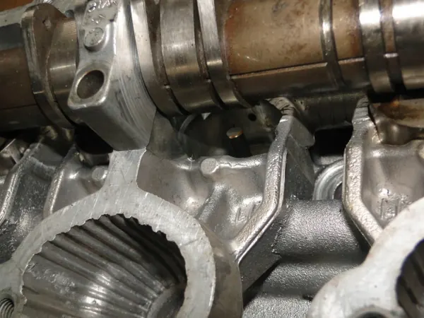 Árbol de levas Subaru OE usado OEM 2132345 para 3.0 EZ30 image 3
