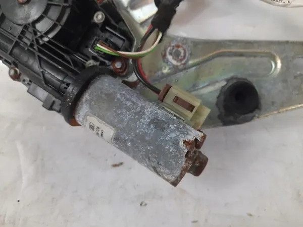 Mercedes S550 W222 Heckklappenmechanismus OEM A2226200442 image 3