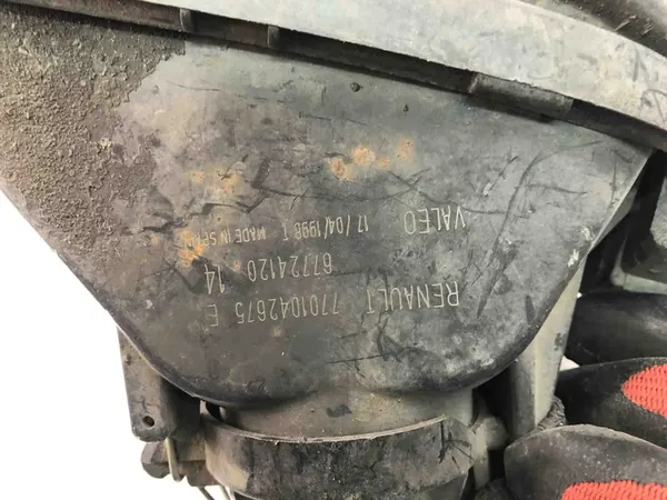 Farol dianteiro esquerdo Renault Laguna I 7701042675E image 4