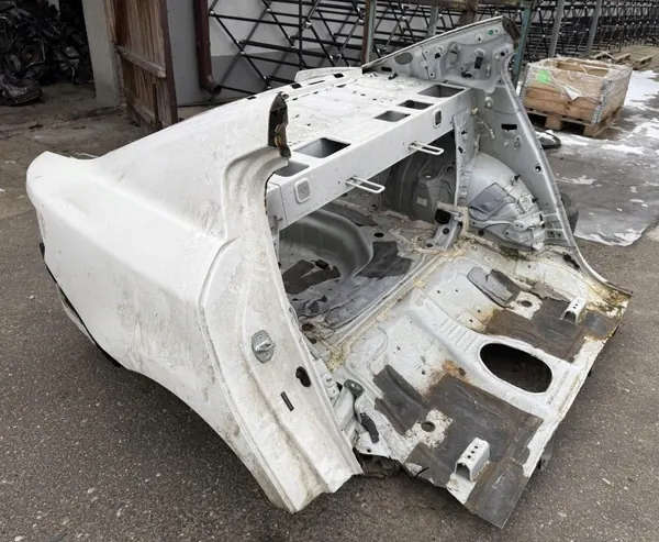 OEM PAS TYŁ TYLNY WANNA BŁOTNIKI Toyota Avensis T27 Sedan image 4