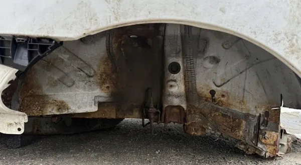 OEM PAS TYŁ TYLNY WANNA BŁOTNIKI Toyota Avensis T27 Sedan image 6